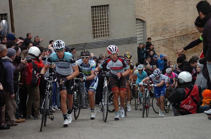 On the steepest pitches there were many riders on foot on the climb