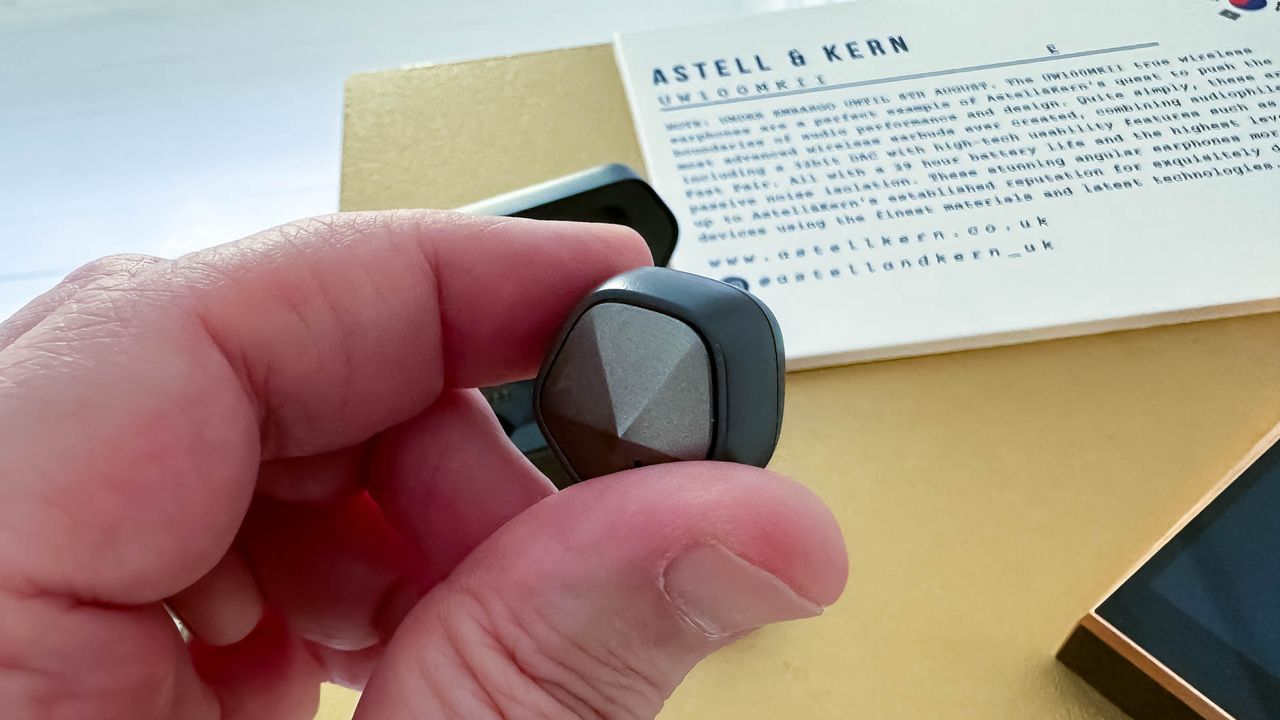 Astell&amp;Kern UW100 MK II hands-on shots