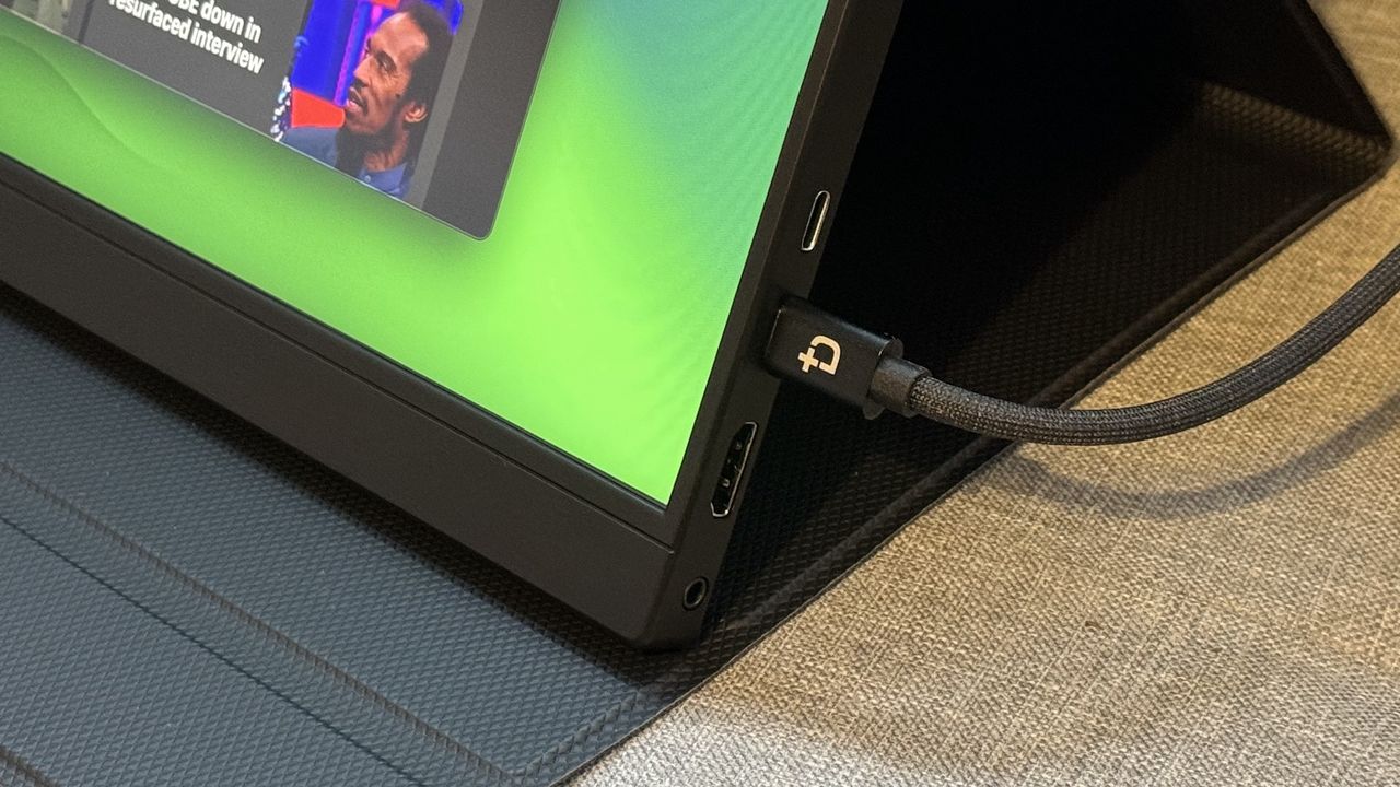 The Hongo 2K 16-inch monitor with MacBook Air