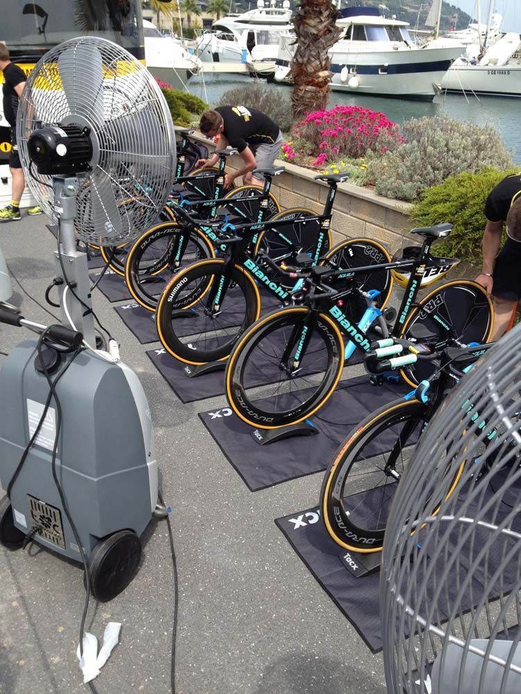 The LottoNL-Jumbo team used black Bianchi bikes