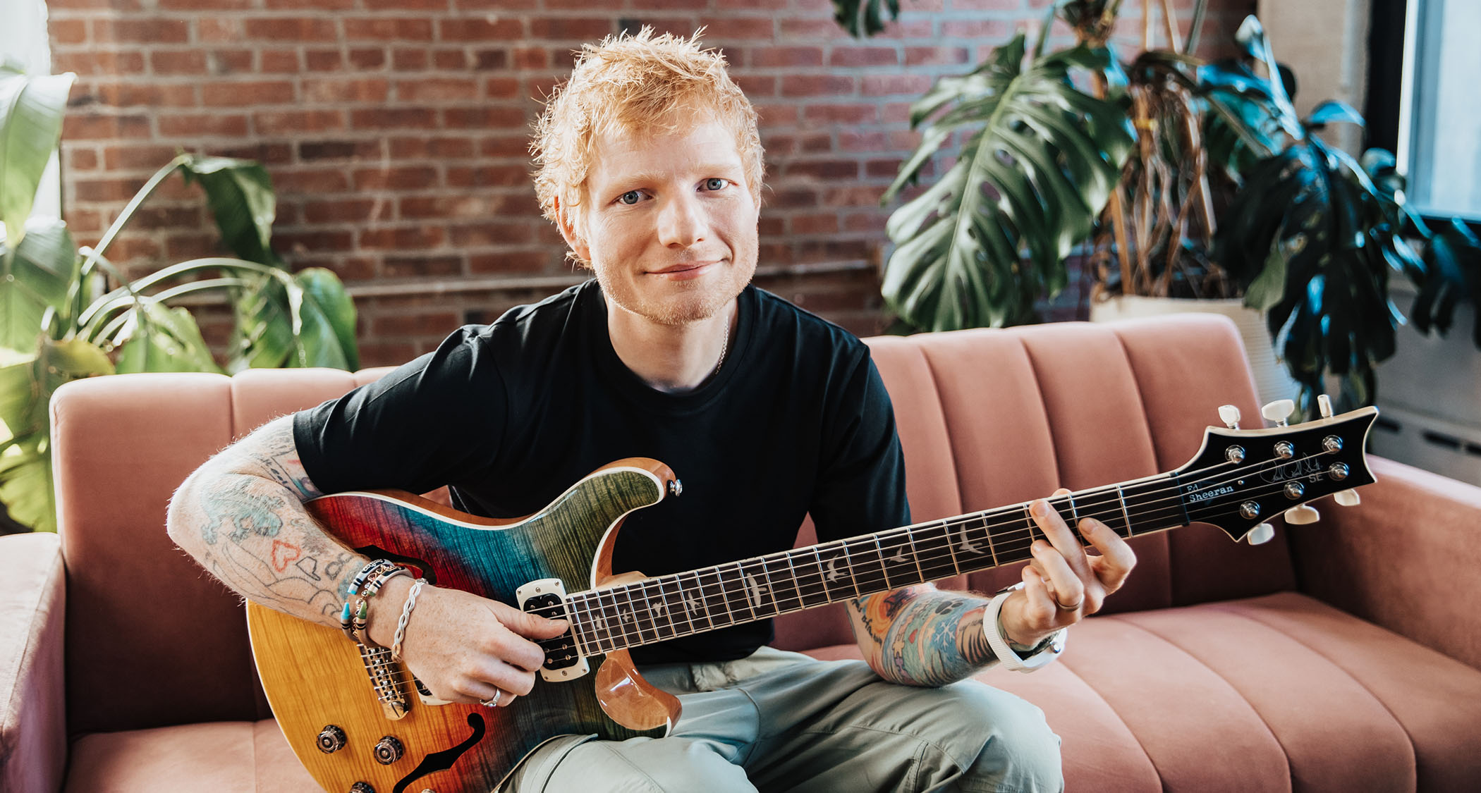 Ed Sheeran with his new PRS SE Hollowbody Piezo Baritone