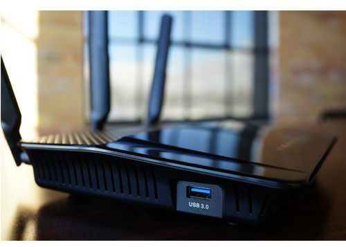 Two USB ports allow you to connect devices to the DIR-880L, like printers and storage devices.
