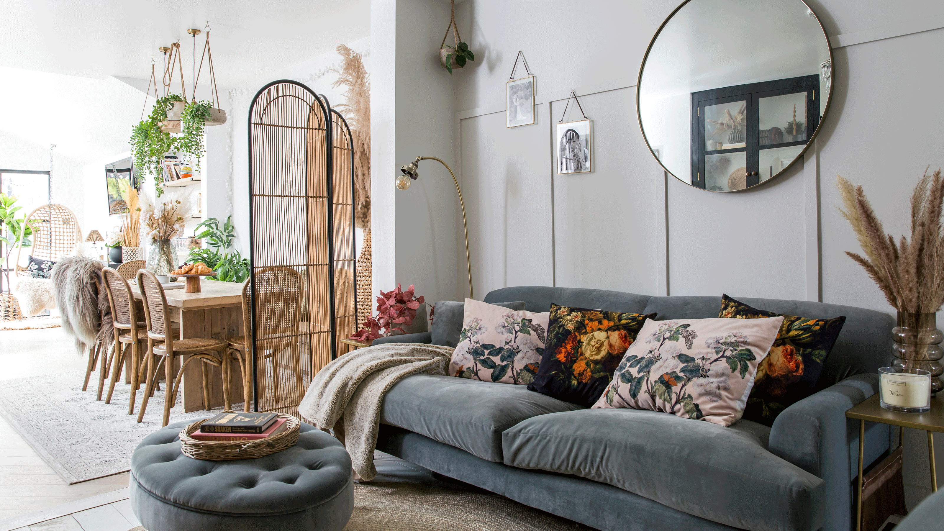 Grey living room with pink cushions and ceiling