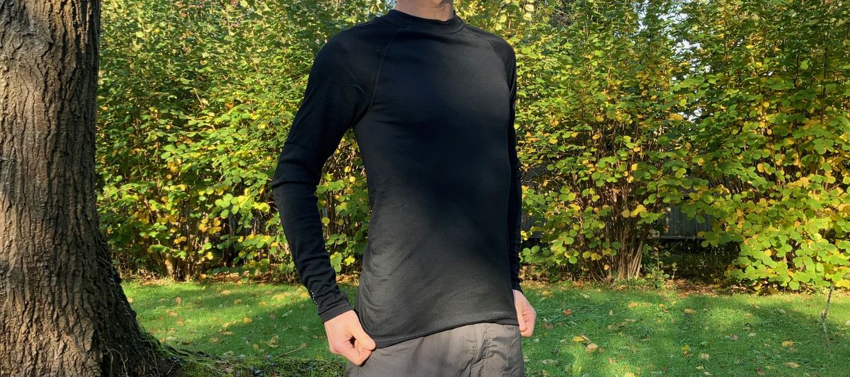 Long-sleeved cycling base layer