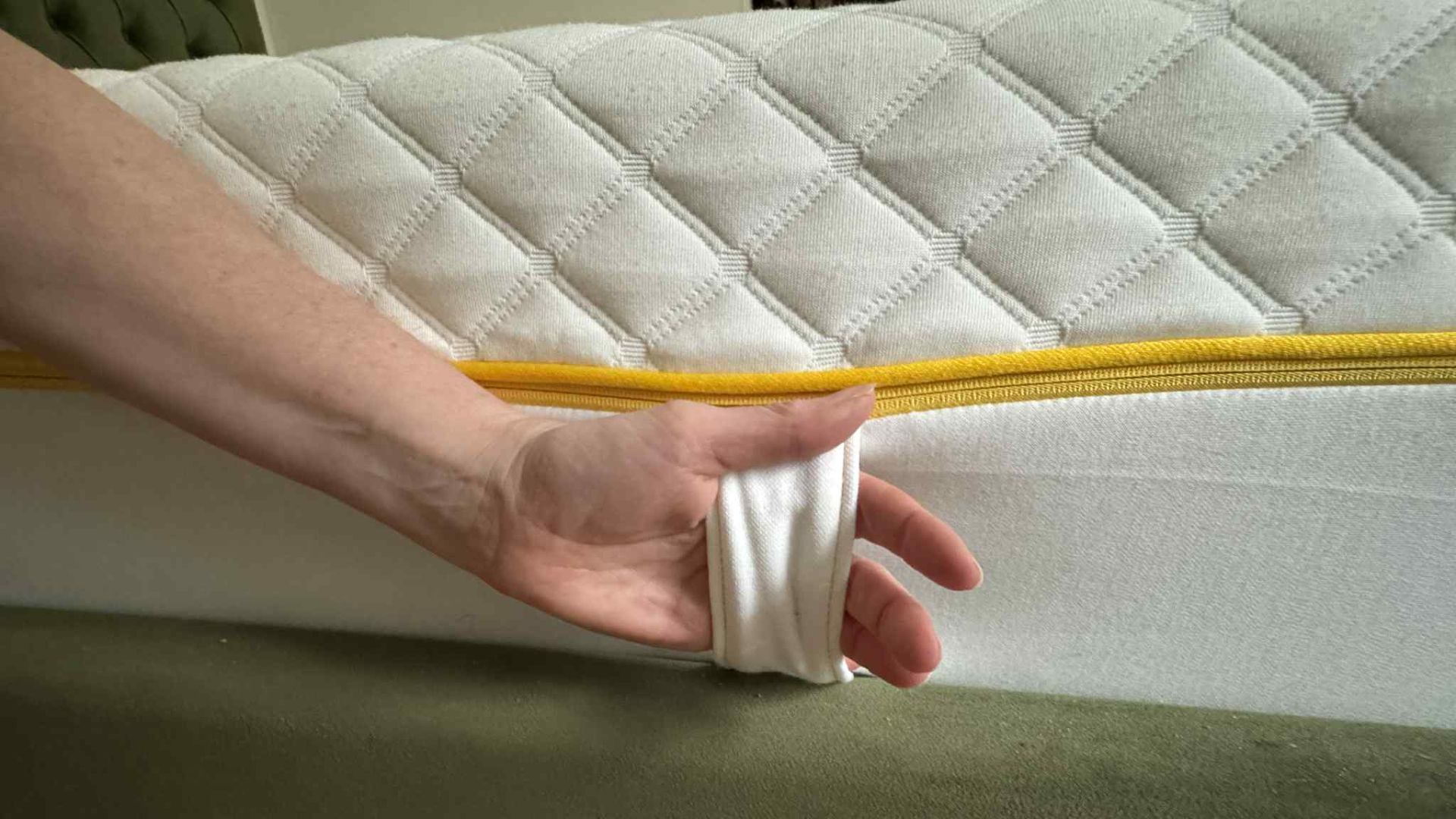 Testing the Eve Sleep the Premium Foam Mattress in Samantha's home