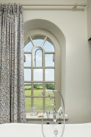 Ensuite bathroom with large arched window