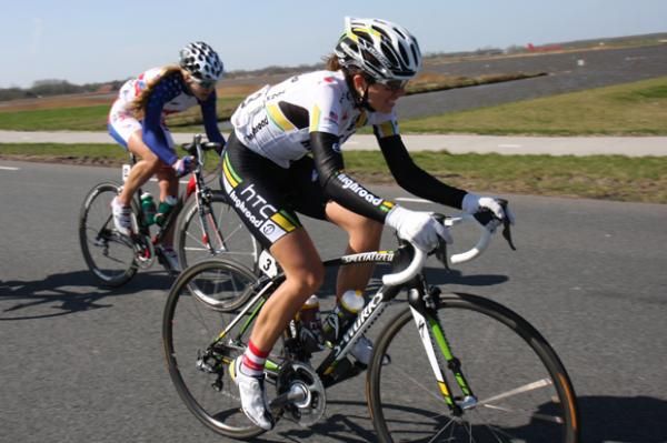 Evelyn Stevens (HTC-Highroad) fights the wind