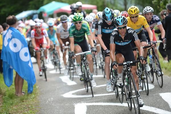 Team Sky controlled the pace as riders including Evans chased back from flat tyres