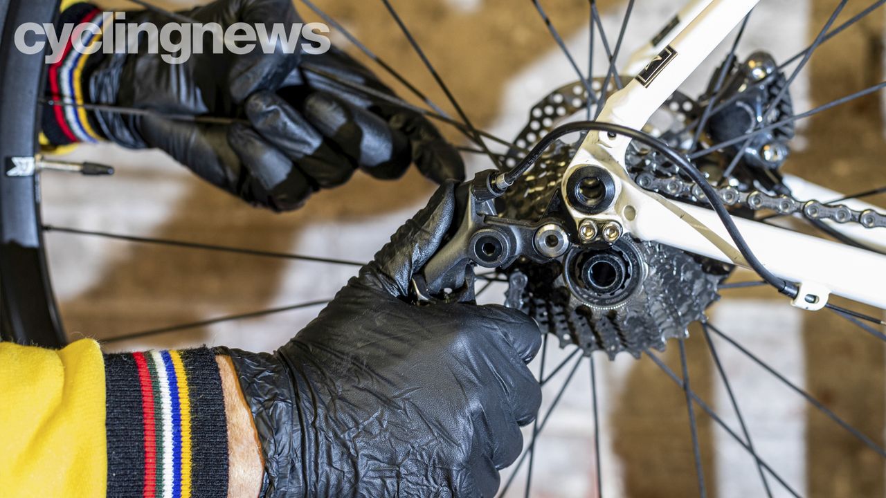 How to remove a bike wheel
