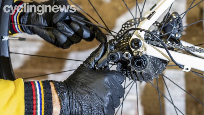 removing rear wheel mountain bike