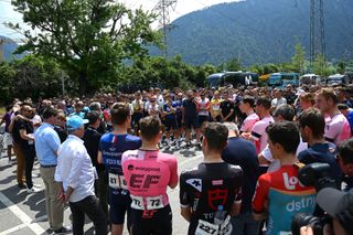 The Tour de Suisse peloton held a minute's silence in memory of Gino Mäder in Chur on Friday