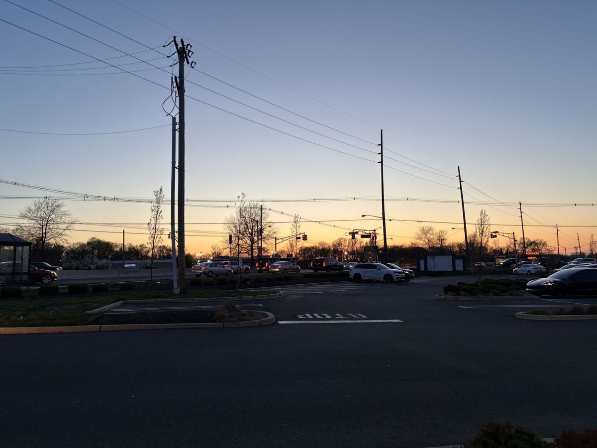 Apple iPhone 16e dynamic range sample.
