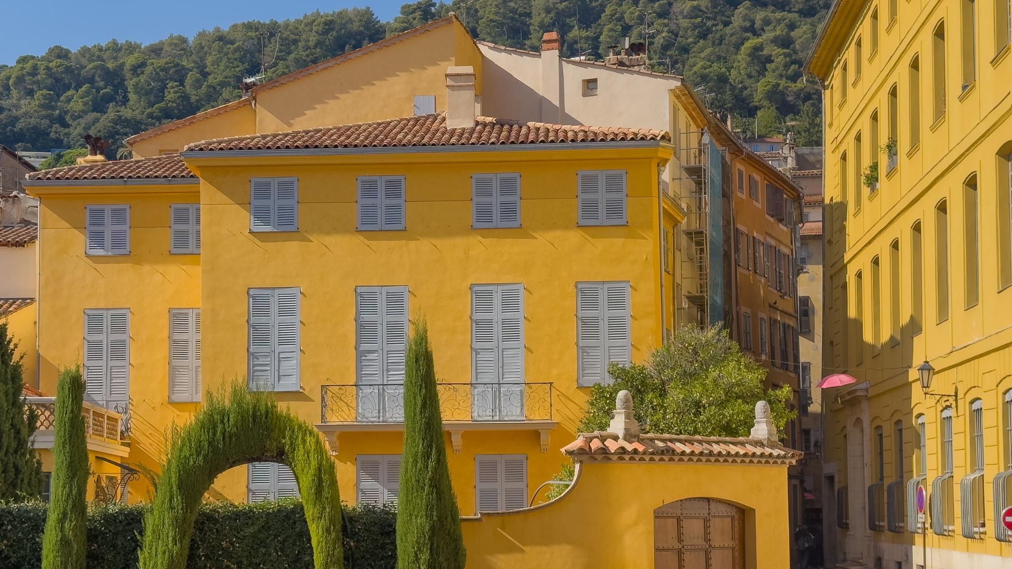 A yellow house in Grasse