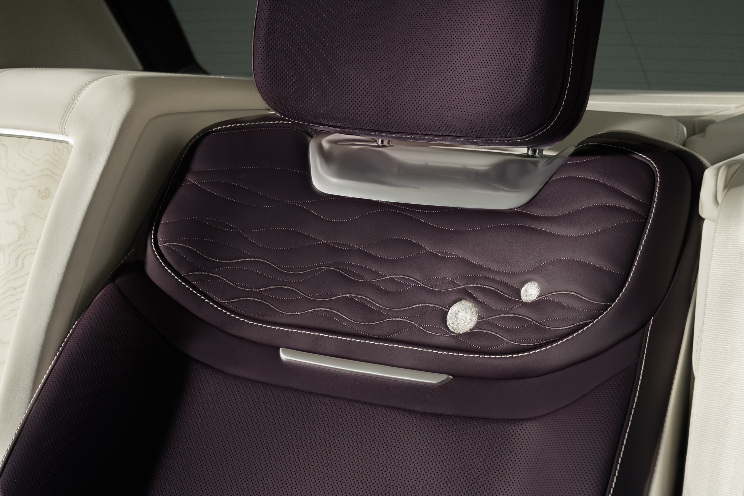 Details of the one-off Range Rover Pearl of Tay edition