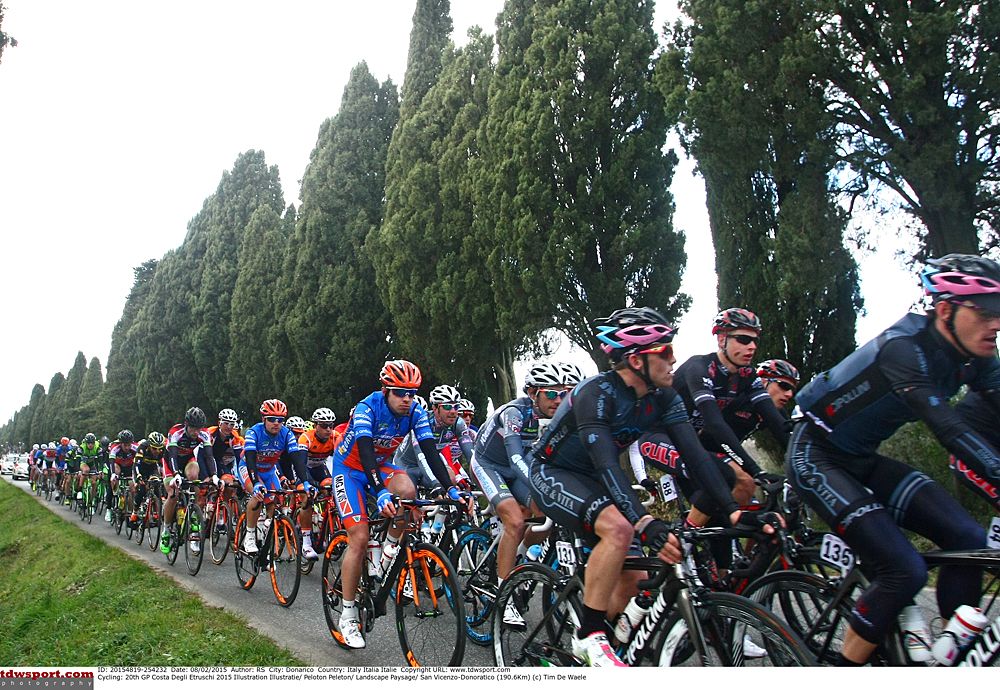 The peloton all together during G.P. Costa degli Etruschi