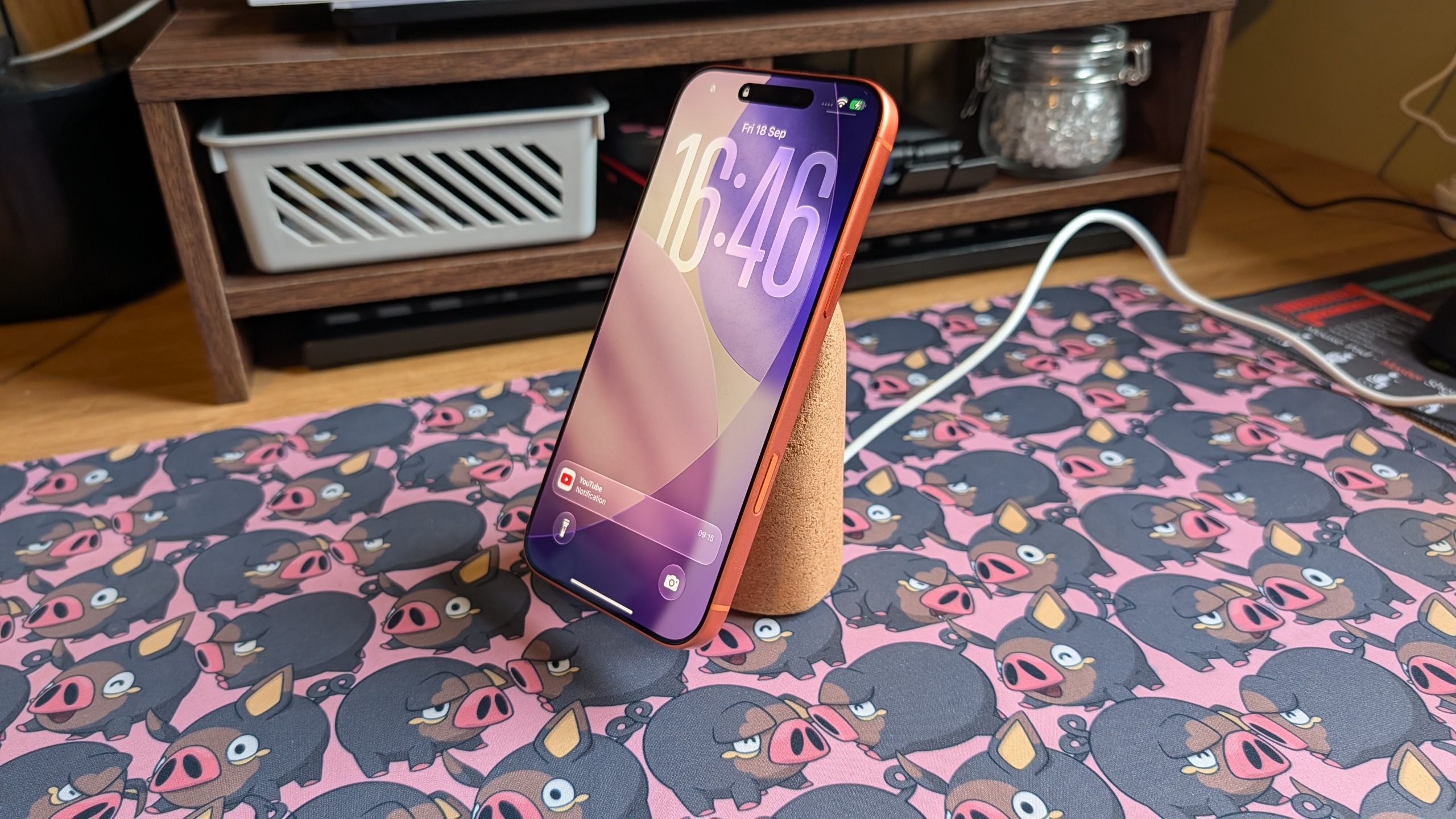 V&amp;auml;stm&amp;auml;rke wireless charging stand from ikea
