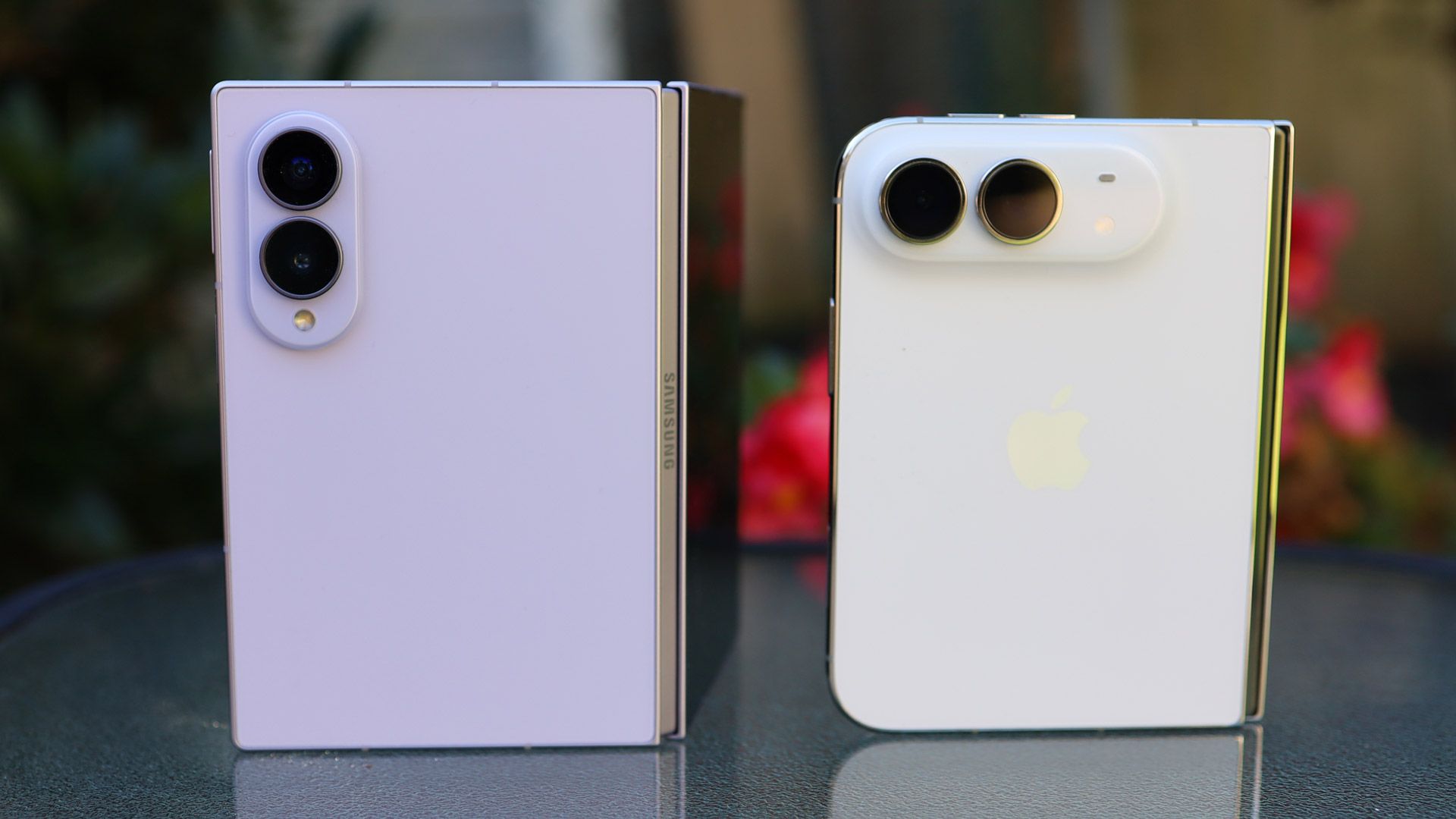iPhone Duo vs Samsung Galaxy Z Fold 8