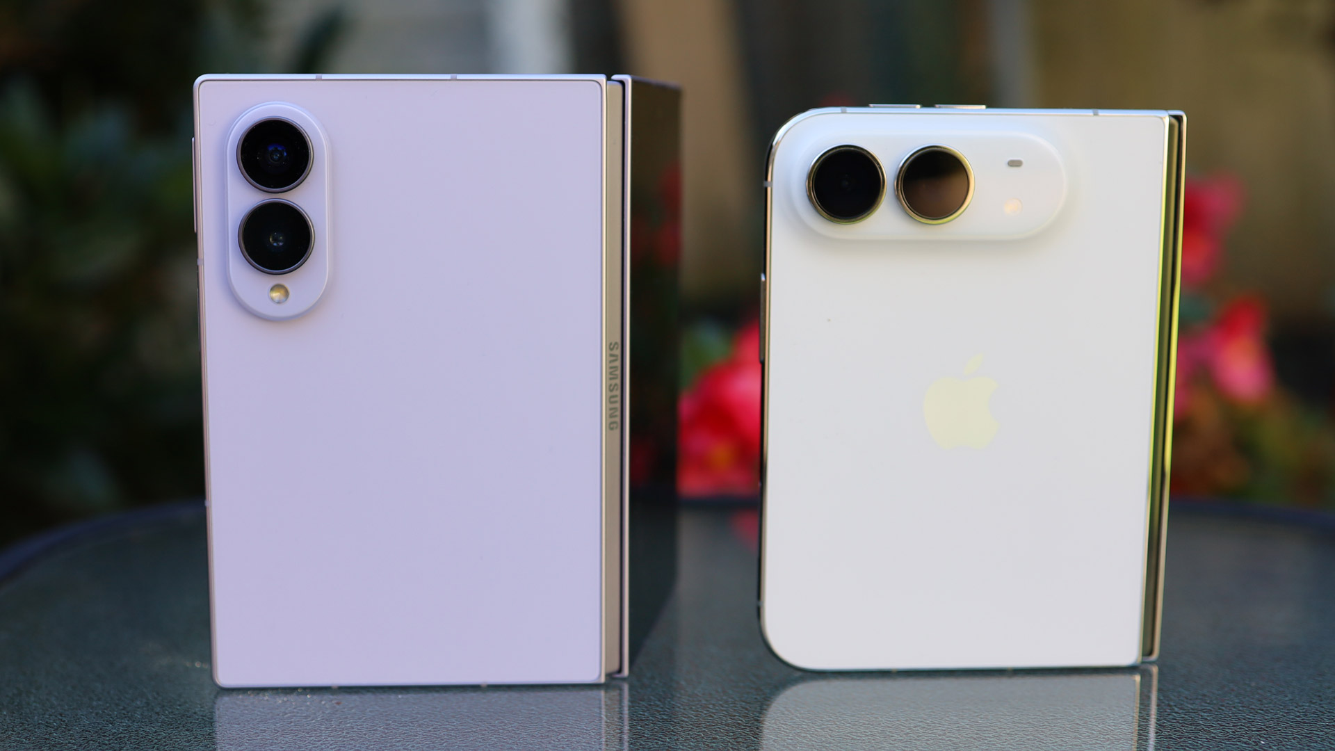 iPhone Duo vs Samsung Galaxy Z Fold 8