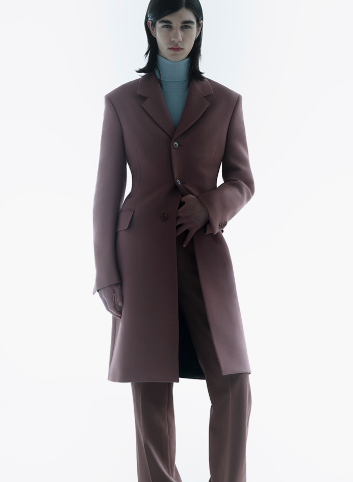 A model with full coat