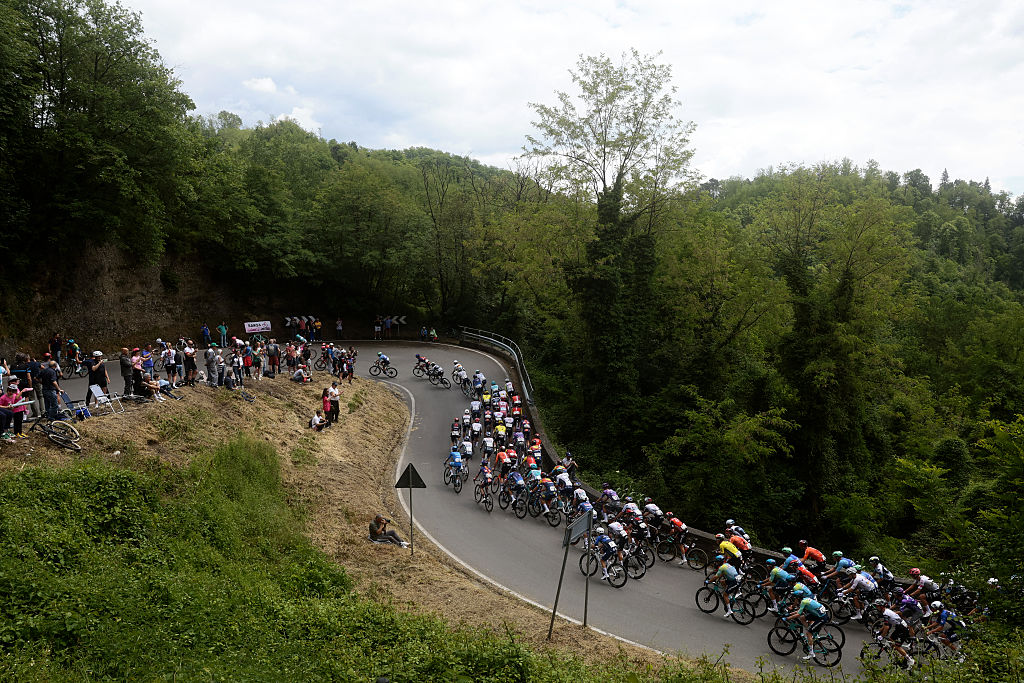 Riders climb San Pellegrino in Alpe during the 11th stage of the 108th Giro d'Italia cycling race of 186kms from Viareggio to Castelnovo ne' Monti on May 21, 2025. (Photo by Luca Bettini / AFP)