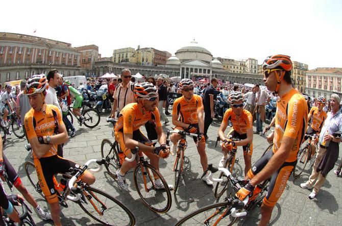Euskaltel Euskadi at the start
