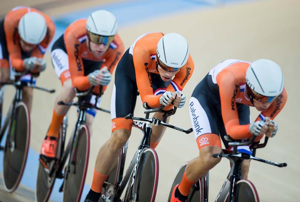 The Netherlands team pursuit in full flow