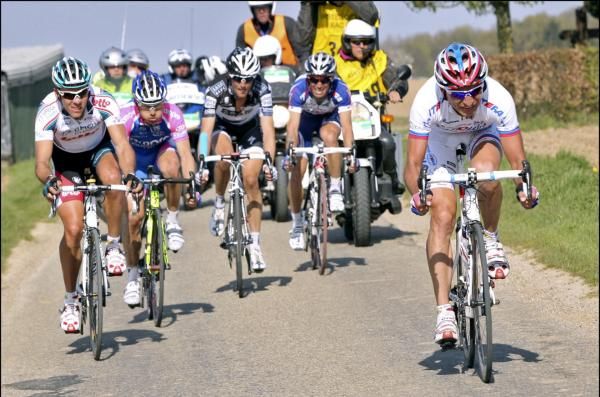 Serguei Ivanov (Katusha) tries to go away from Philippe Gilbert, Damiano Cunego, Frank Schleck and Alexandr Kolobnev at Amstel Gold Race