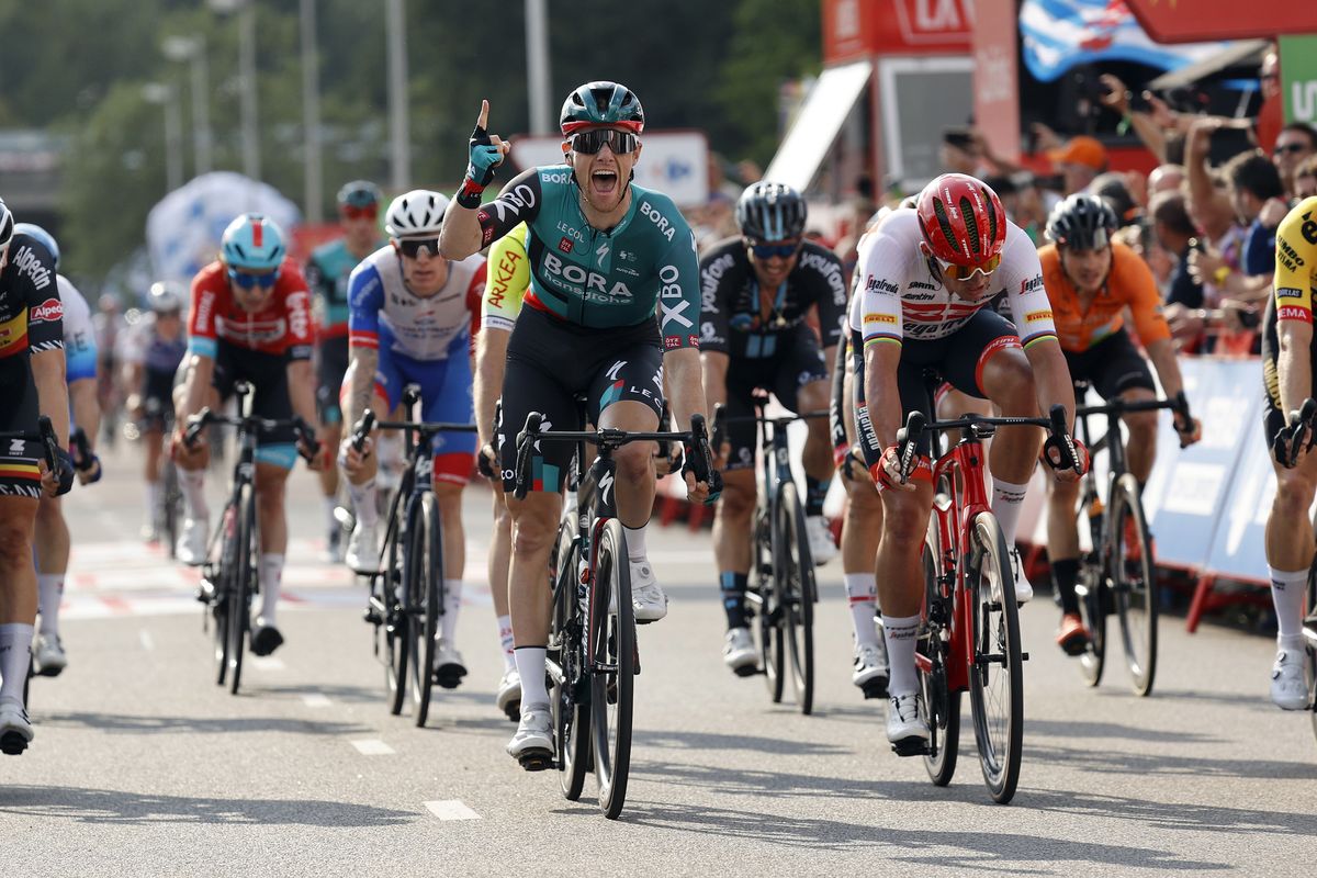 Vuelta Espana 2022 77th edition 2nd stage sHertogenbosch Utrecht 1751 km 20082022 Sam Bennett IRL Bora Hansgrohe Mads Pedersen DEN Trek Segafredo photo Luis Angel Gomez GomezSprintCyclingAgency2022