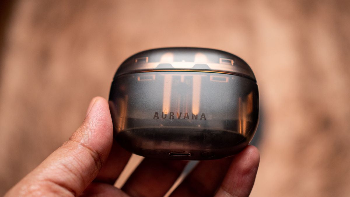 Creative Aurvana Ace 2 in-hand