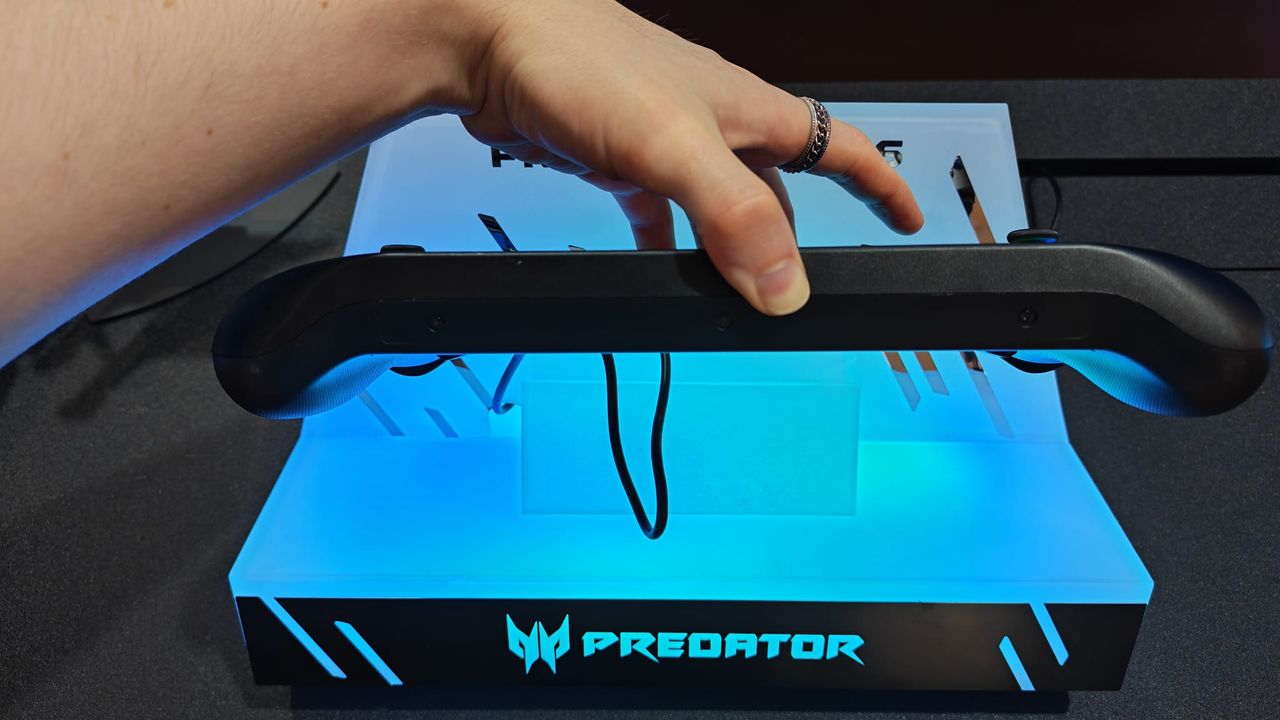The thickness and shape of the Predator Atlas 8 from below