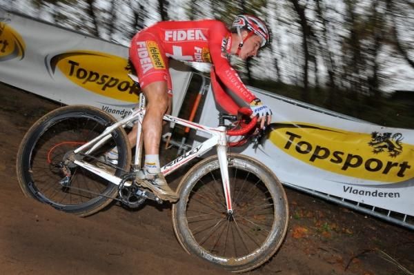 Arnaud Grand tackles the technical course with gusto.