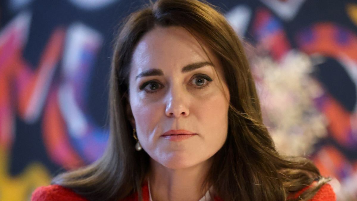 Kate Middleton's 'unsure Anxiety' Hints She Hasn't Got Queen's ...