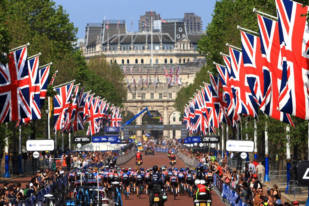 LONDON ENGLAND MAY 28 A general view of the peloton competing at The Mall street during the 6th RideLondon Classique 2023 Stage 3 a 912km stage from London to London UCIWWT on May 28 2023 in London England Photo by Stephen PondGetty Images