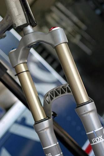 The rear of the 36 arch still uses Fox Racing Shox's characteristic 'webbed truss' design.