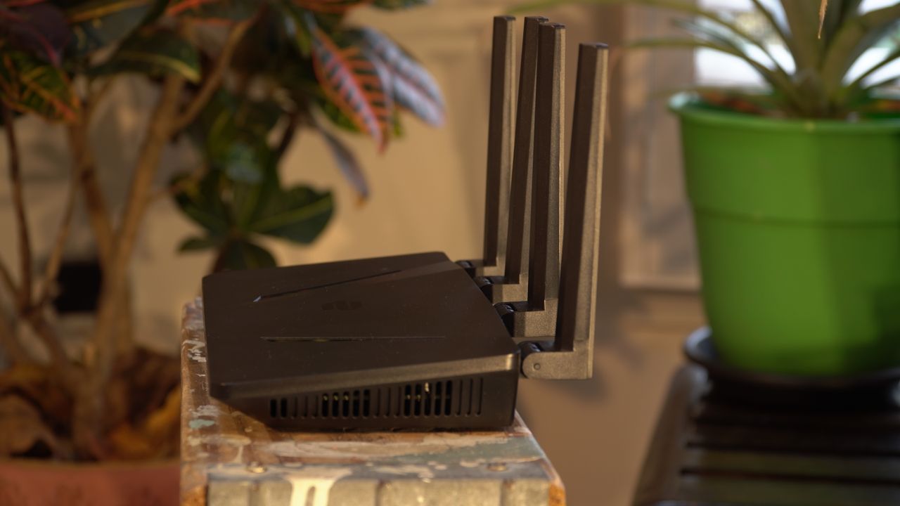 ExpressVPN Aircove Wi-Fi 6 router AX1800