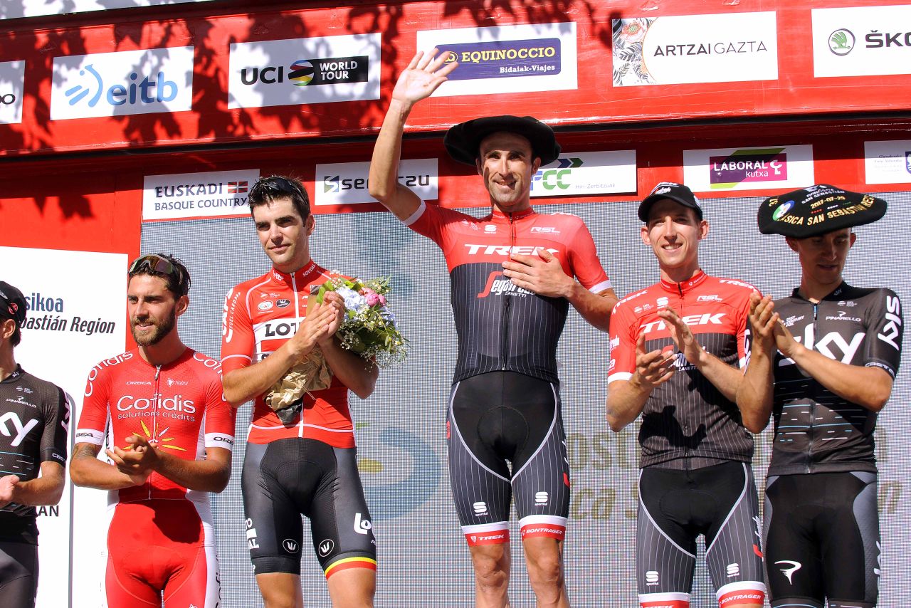 Haimar Zubeldia honoured after finishing the Clasica San Sebastian, the final race of his pro career