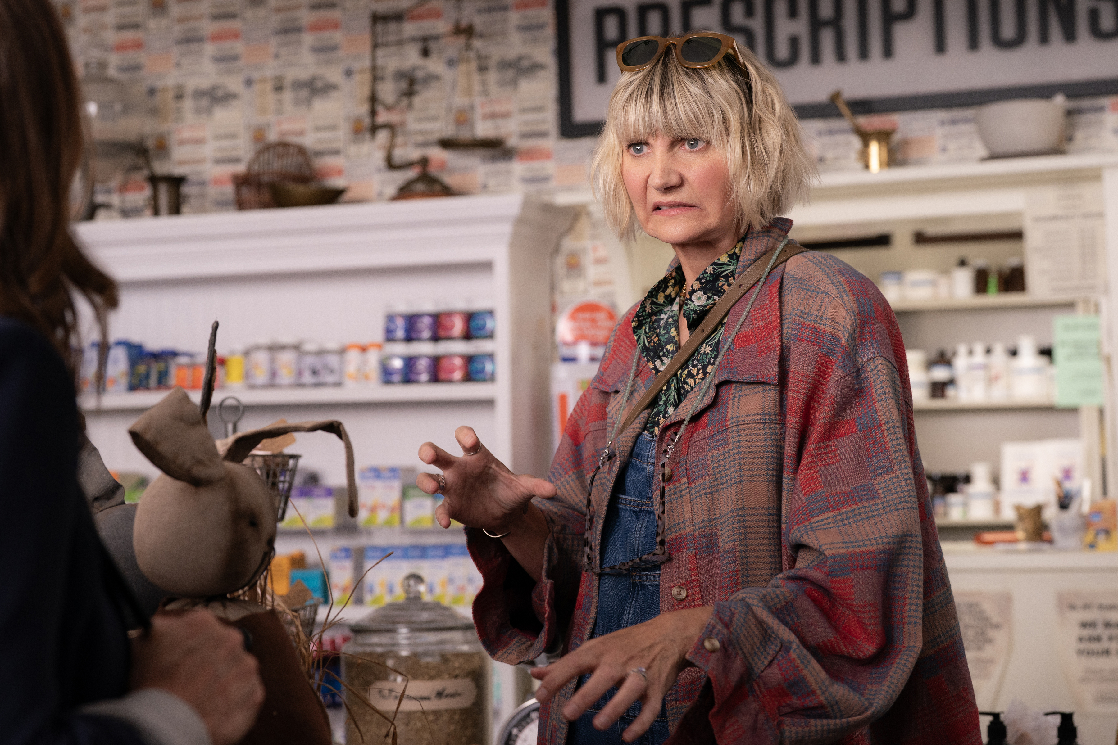 Kerri Kenney as Anne in Episode 101 of The Four Seasons.