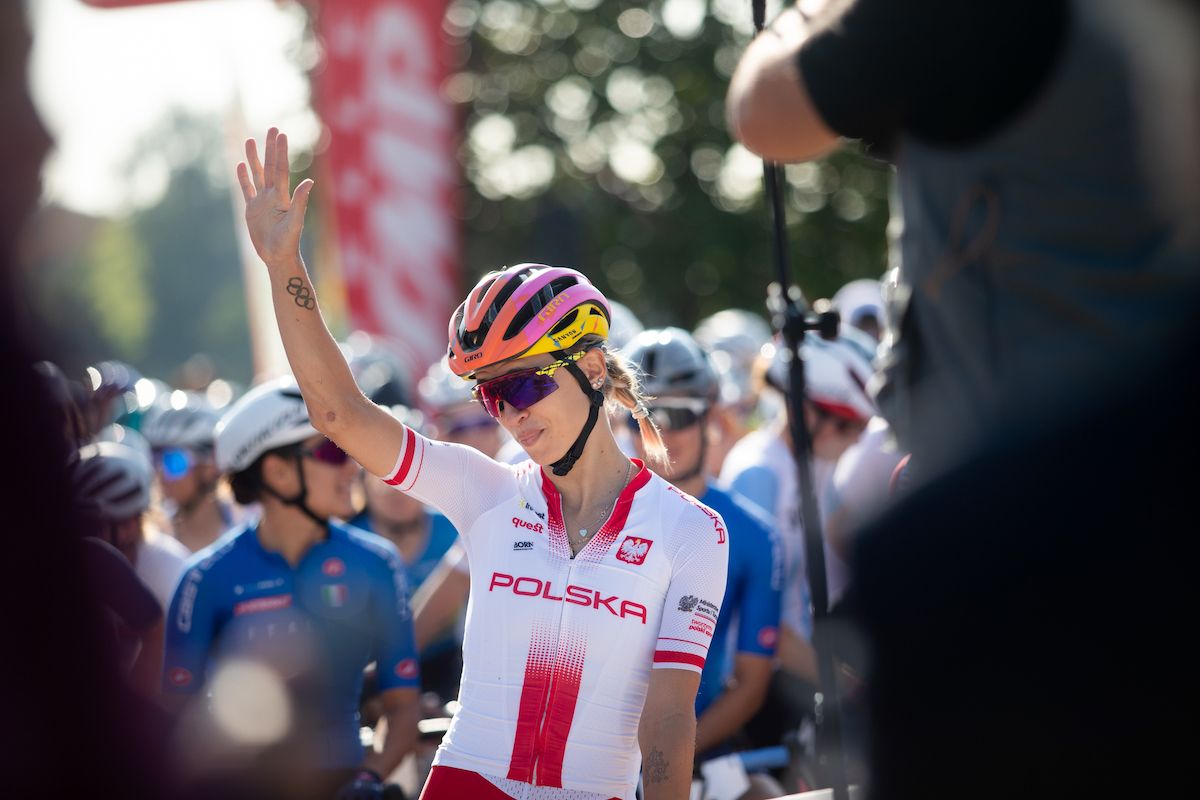 Kasia Niewiadoma (Poland) waves to the crowd at the start line