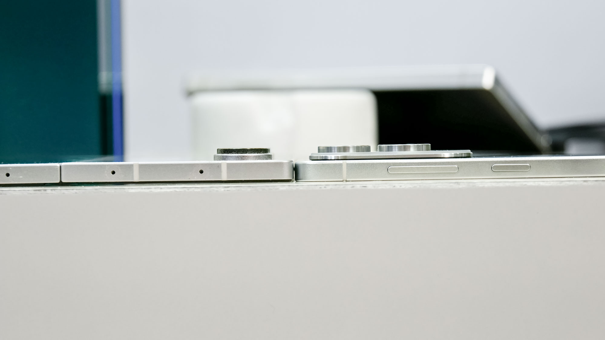 Galaxy S25 Edge vs Galaxy S25 Ultra.