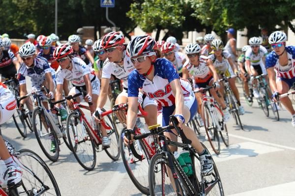 Amber Neben (United States) corners in the bunch