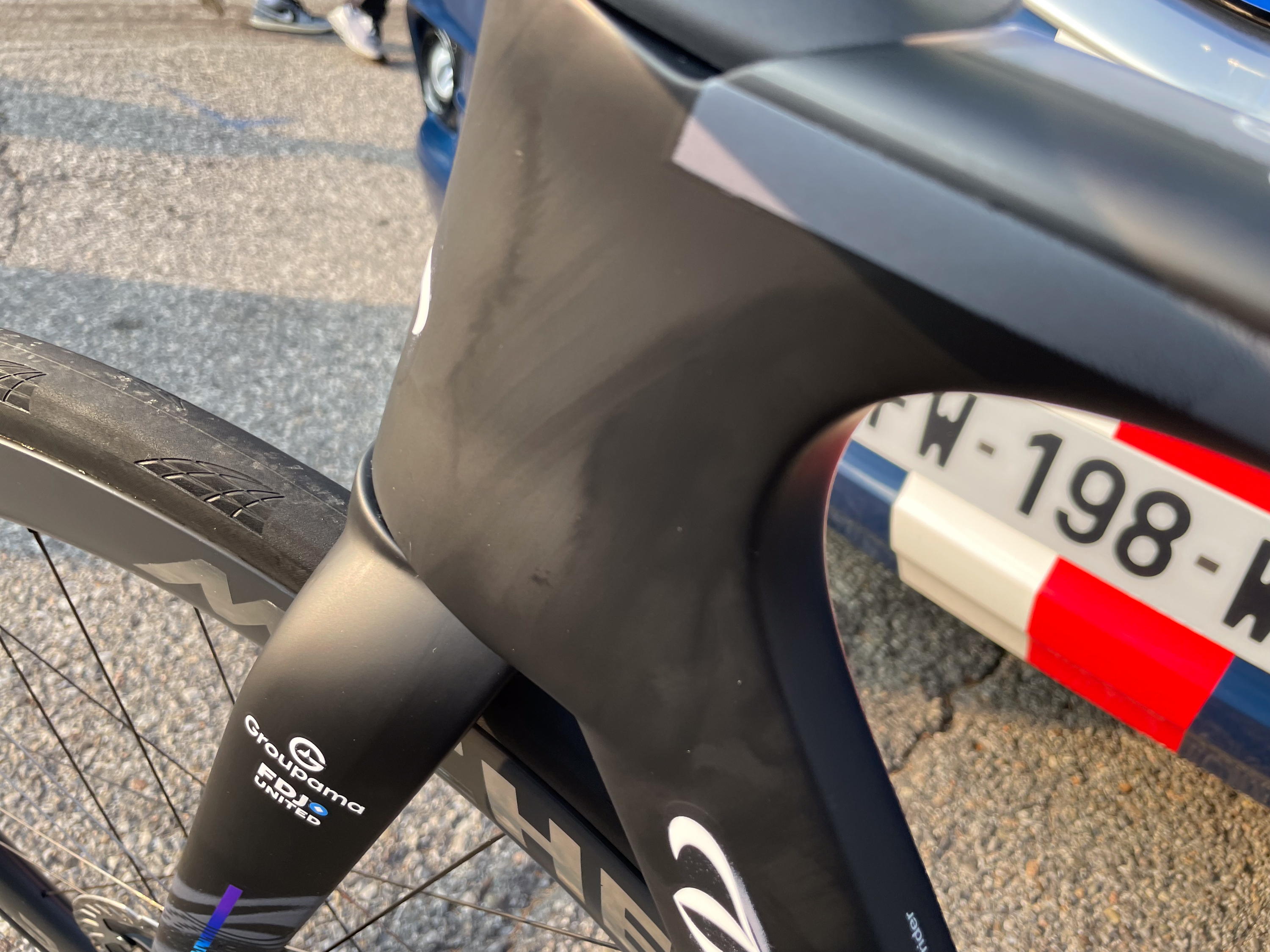 Foto de primer plano de una nueva bicicleta aero Wilier