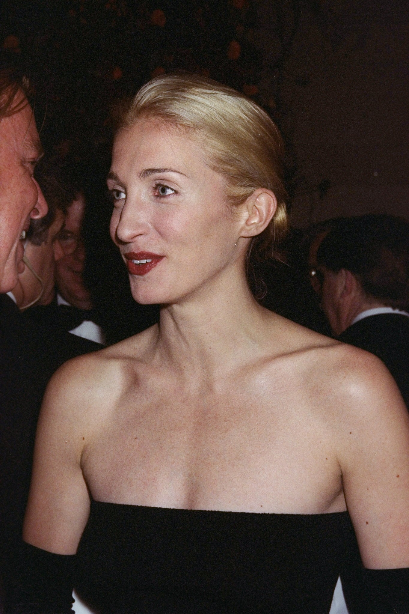 Photo of Carolyn Bessette-Kennedy in 1998