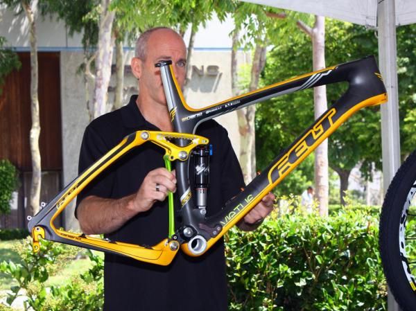 Felt mountain bike designer Mike Ducharme shows off the new Felt Virtue LTD frame.