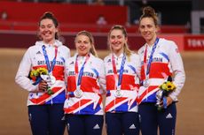 Katie Archibald, Neah Evans, Laura Kenny and Josie Knight on the podium with their silver medals at Tokyo 2020