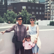 jodie chan with her mother and grandmother
