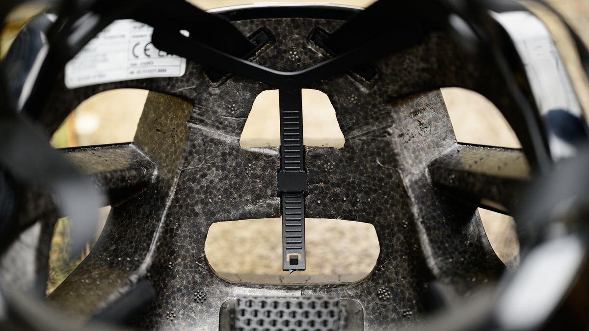 Kask Elemento rear cradle adjustment