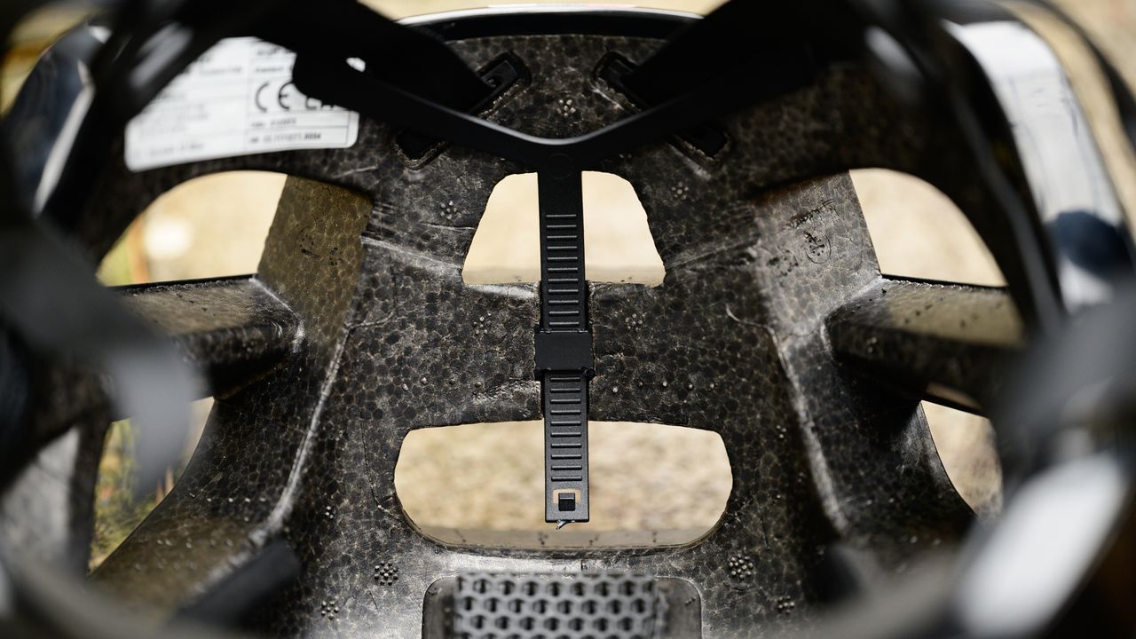 Kask Elemento rear cradle adjustment
