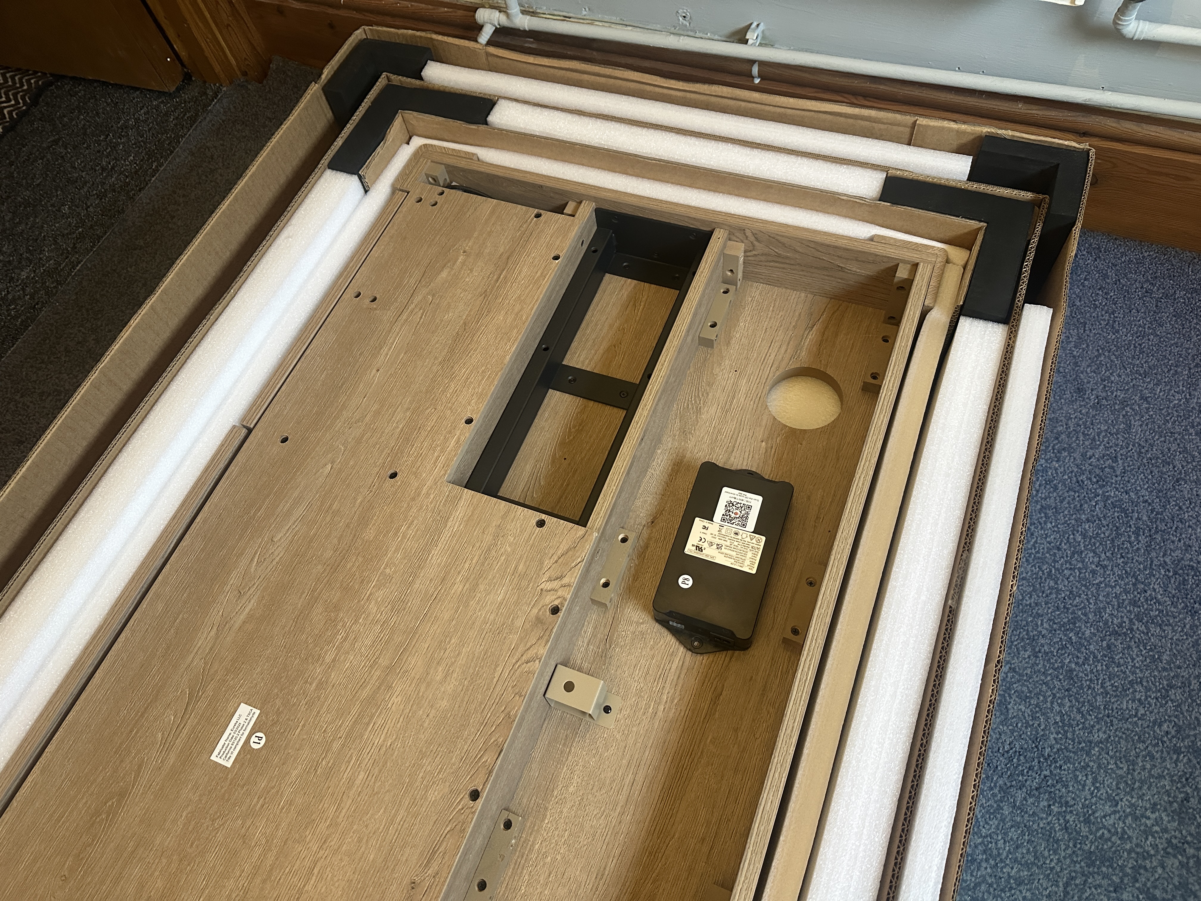 Eureka Ergonomic Ark EL Executive packaging