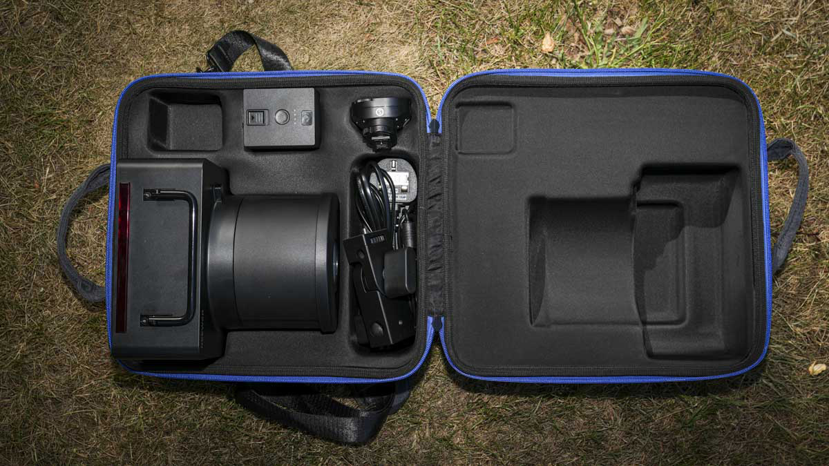 Neewer Q6 strobe light in a case