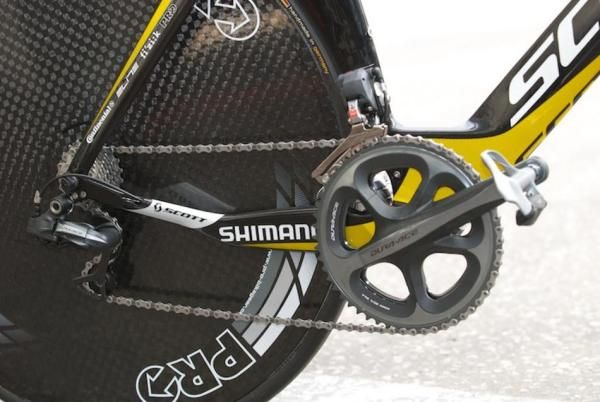 The rear end: triangular bottom bracket plus angled chain stays.